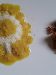 वरण भात आणी कांदा झूनका (varan bhaat ani kanda zhunka recipe in marathi) रेसिपी चे मुख्य फोटो