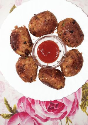 A picture of Leftover aloo sabzi cutlets.