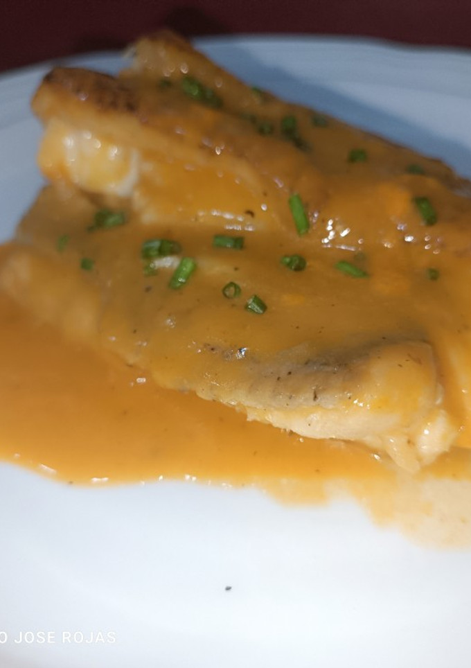 Una foto de Filetes de gallo en salsa