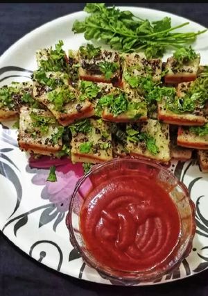 A picture of Lasaniya / Garlic Sandwich Dhokla.