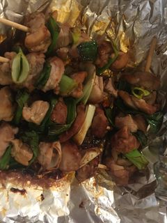 Una foto de Pinchito de pollo de salsa soja. (간장 닭꼬치)