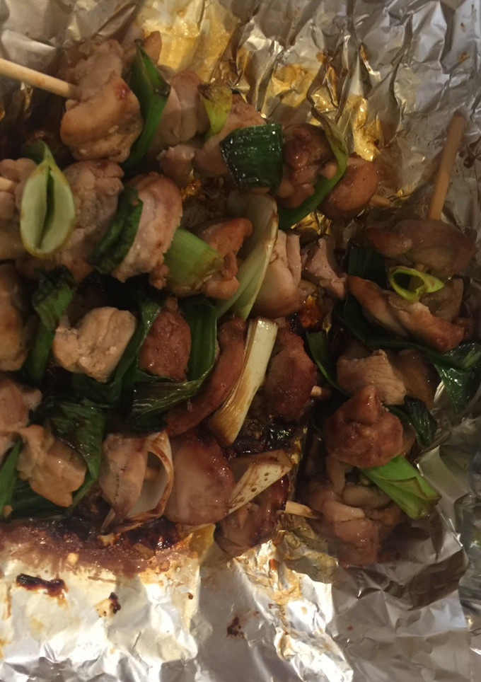 Una foto de Pinchito de pollo de salsa soja. (간장 닭꼬치)