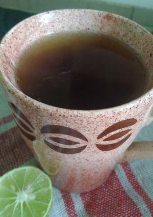 A picture of Green tea with lemon.