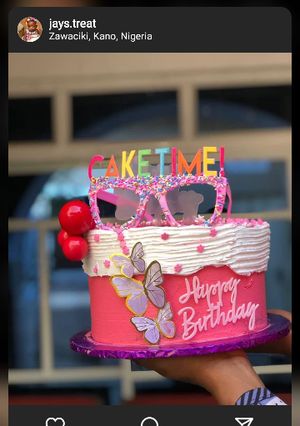 A picture of Vanilla flavor birthday cake.