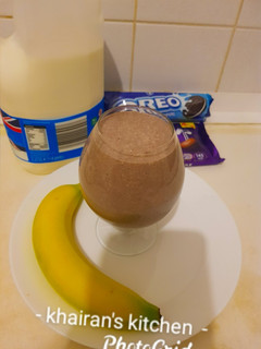 Banana, oreo and chocolate milkshake ainihin hoton girkin