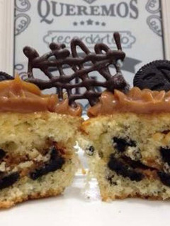 Una foto de Cupcakes de vainilla y oreo