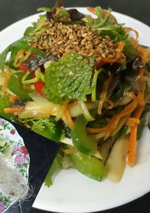 Hình của món Miến trộn chay.