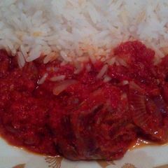 A picture of White rice and stew.