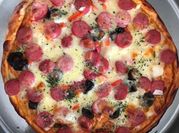 Hình ảnh của pizza xúc xích ý