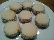 Una foto de alfajores de maizena