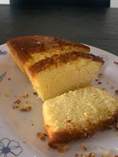 Una foto de Budín de limón húmedo