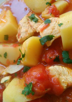 Una foto de Pollo con papas a la olla