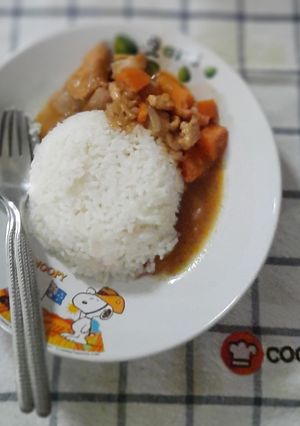 รูปของ ข้าวแกงกะหรี่หมูหม้อหุงข้าว