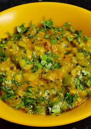 A picture of Sponge gourd (galka) curry.