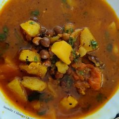 Kale chane aur aloo ki sabzi A picture of Kale chane aur aloo ki sabzi.