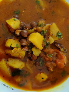 A picture of Kale chane aur aloo ki sabzi.