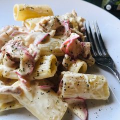 A picture of Chicken Pasta Salad.