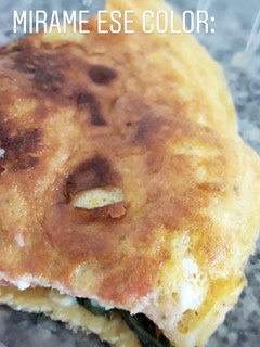 Una foto de Omelette caprese (que no se pega)