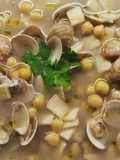 Zuppa di ceci e vongole con quadrucci freschi