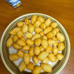 รูปของ 117. Bola bola donat super gampil anak suka! (emma's goodies youtube)