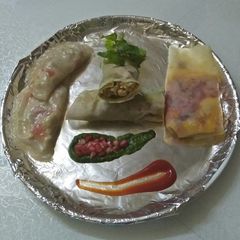 A picture of Crystal paper wraps and rolls with 3 different fillings.