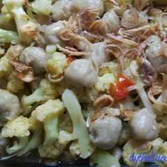 รูปของ Tumis kembang kol baso mutiara