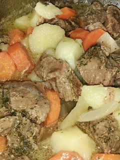 Una foto de Olla rápida guiso de ternera y patata