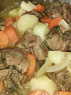 Una foto de Olla rápida guiso de ternera y patata