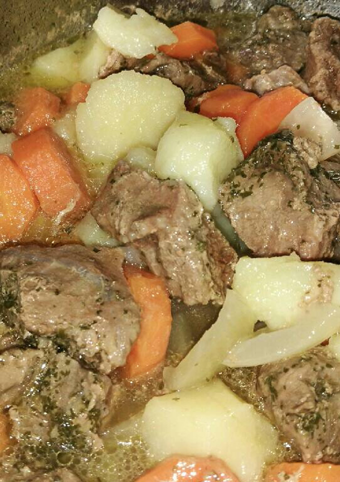 Una foto de Olla rápida guiso de ternera y patata