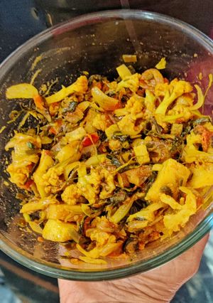 फूलगोभी मेथी हरी लहसुन की सब्जी(phool methi hari lahsun ki sabzi recipe in hindi) रेसिपी मुख्य फोटो
