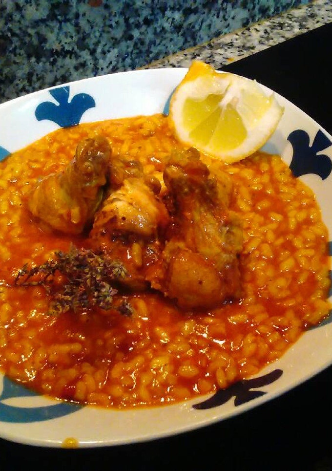 Una foto de Arroz caldoso con jamoncitos de pollo