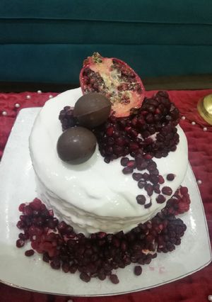 عکسی از دستور کیک با تزیین انار