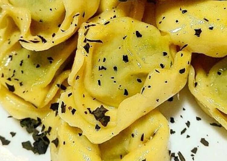 Tortelli burro, salvia e cavolo nero