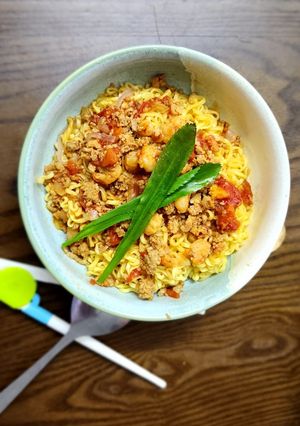 Hình của món Mỳ trộn tôm thịt sốt cà.