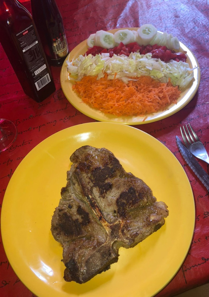 Una foto de Ensalada con bife a la plancha