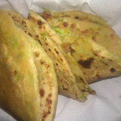 A picture of Pizza paratha.