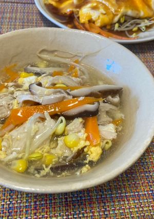 Hình của món Súp ức gà với các loại rau (Chicken soup with vegetables).