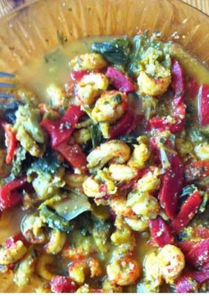 Une photo de Crevettes sautées aux poireaux poivrons et curry