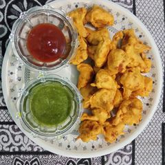 A picture of Crispy cauliflower pakoda.