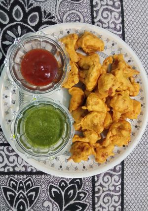 A picture of Crispy cauliflower pakoda.