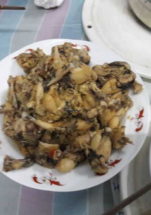 Hình của món Ếch xào sả ớt.
