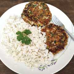 Una foto de Hamburguesas de jurel con arroz 👌