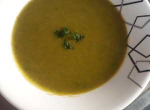 Una foto de Crema de espinacas y verduras