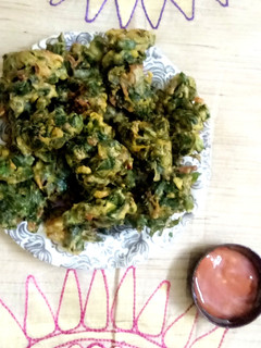 पालक पकौड़ा (Palak Pakoda recipe in hindi) रेसिपी मुख्य फोटो