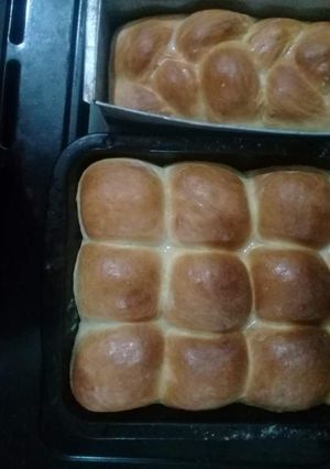 A picture of Freshly baked buns.