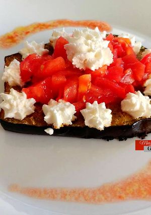 Foto di Bruschetta di melanzana con robiola e pomodori