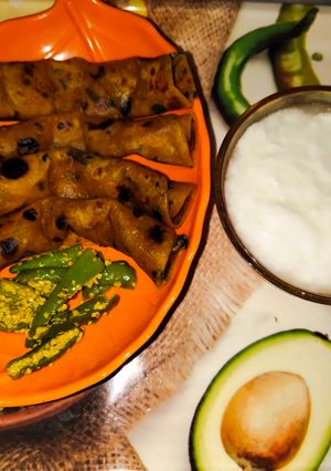 મેથી ના થેપલા (Methi Thepla Recipe In Gujarati) રેસીપી મુખ્ય ફોટો