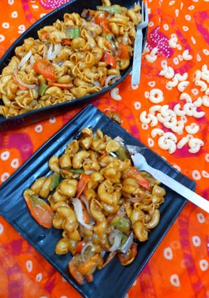 झटपट मैकरॉनी (jhatpat macaroni recipe in Hindi) रेसिपी मुख्य फोटो