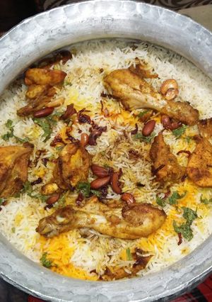 A picture of Omani chicken biryani.