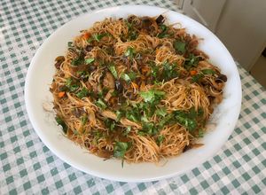 Une photo de Nouilles de riz sautées aux légumes et épices